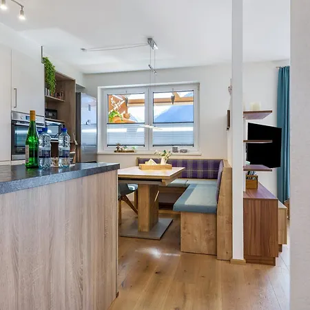 Edelstein * Нойкирхен-ам-Гросфенедигер